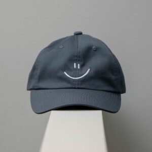 gorra gris diseno happy face marca tishas cl sico 152510 271476 1